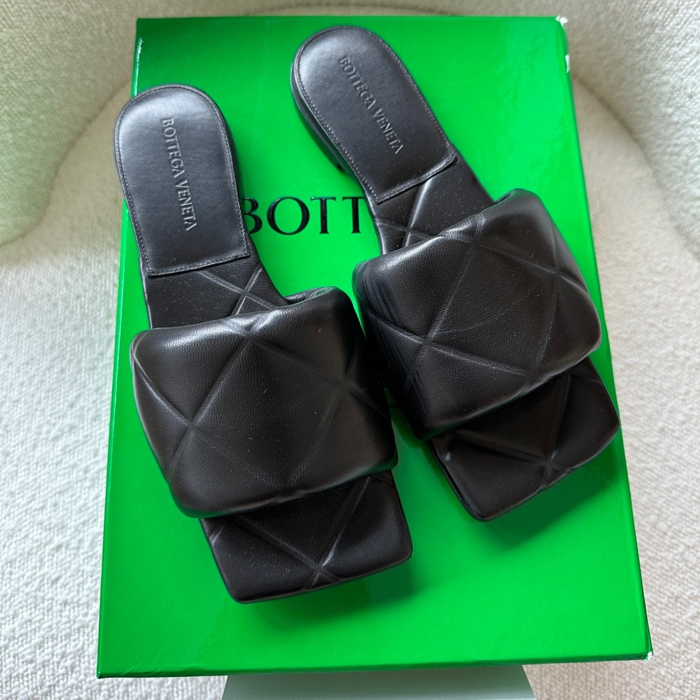 Bottega Veneta Black Padded Lido Flat Sandals